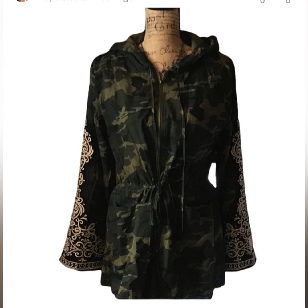 Andree by unit green/brown cameo zip up long sleeve hooded jacket
